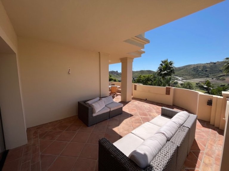 Middle Floor Apartment in Benahavís 13