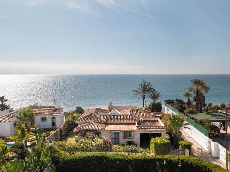 Detached Villa in Marbesa 1