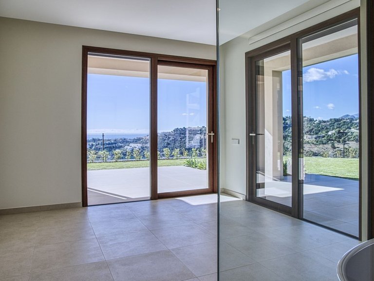 Ground Floor Apartment in Benahavís 10