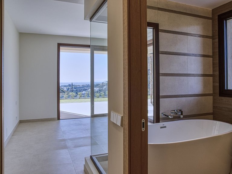 Ground Floor Apartment in Benahavís 11