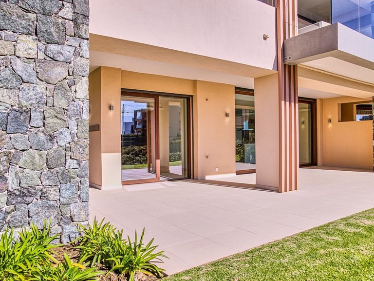 Ground Floor Apartment in Benahavís 9