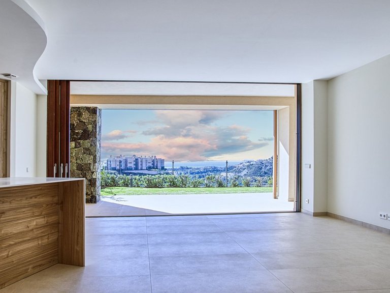 Ground Floor Apartment in Benahavís 16