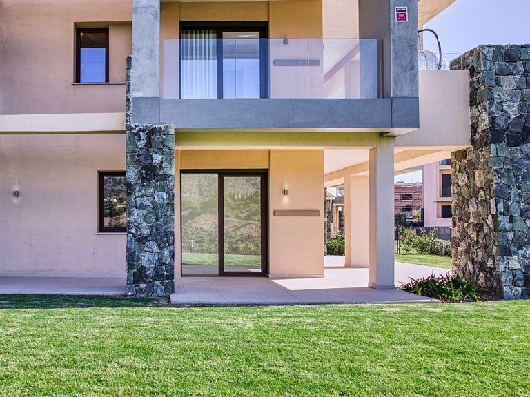 Ground Floor Apartment in Benahavís 12