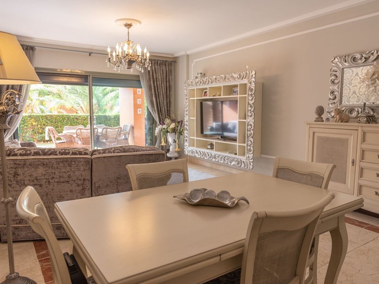 Bottenvåningslägenhet i Benahavís 17