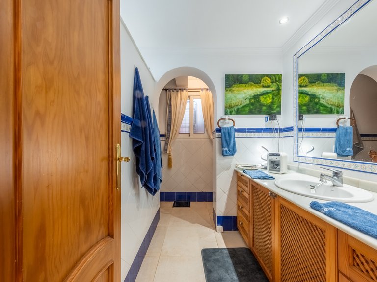Villa for Sale in San Pedro de Alcantara, Malaga, 18