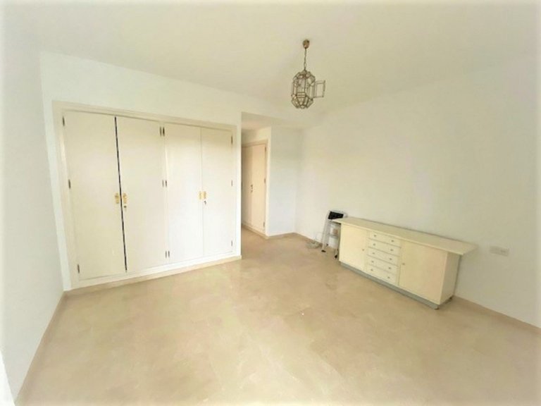 Middle Floor Apartment in Guadalmina Alta 8