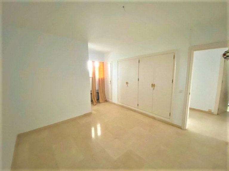 Middle Floor Apartment in Guadalmina Alta 24