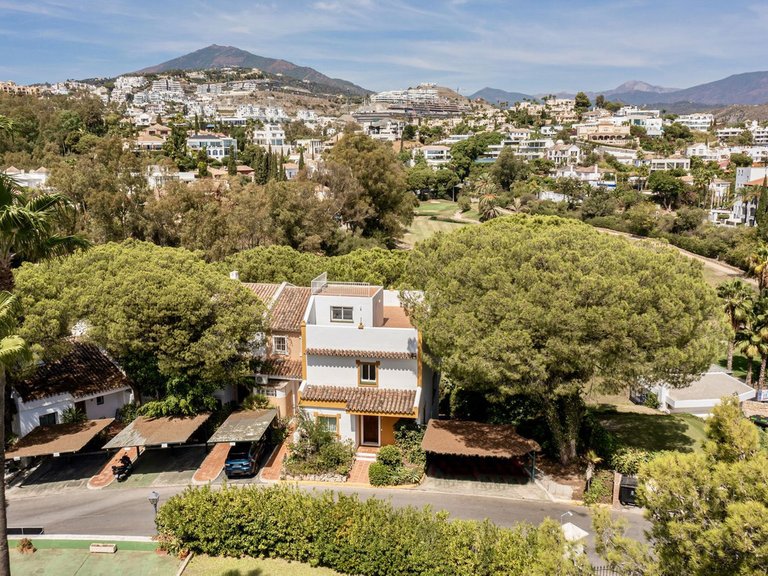 Town House for Sale in Benahavis, Malaga 42