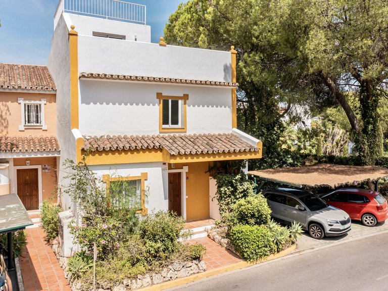 Town House for Sale in Benahavis, Malaga 40