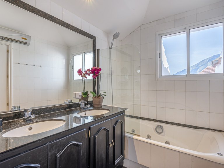 Town House for Sale in Marbella, Malaga 19