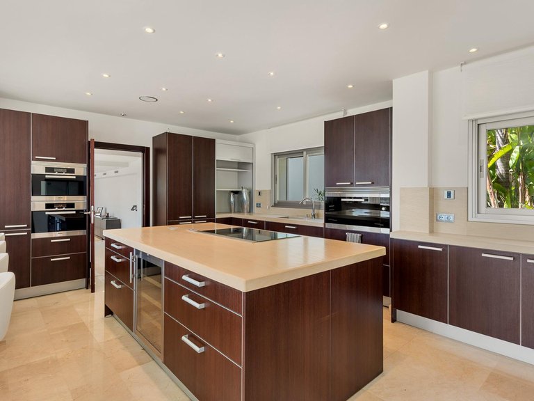 Villa for Sale in Marbella, Malaga 10