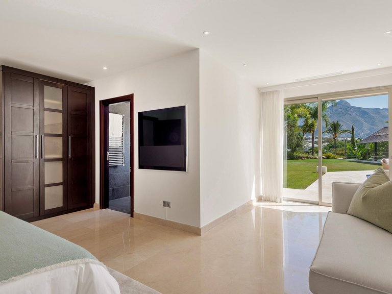 Villa for Sale in Marbella, Malaga 8