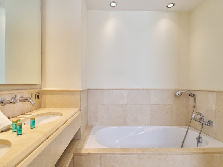 Apartment for Sale in Marbella, Malaga 16