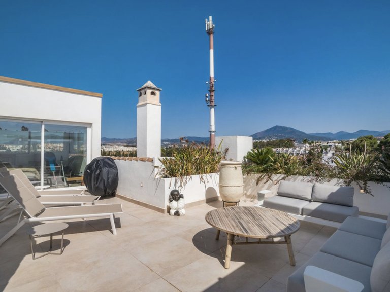 Takvåning med 8 sovrum - Nueva Andalucia 13