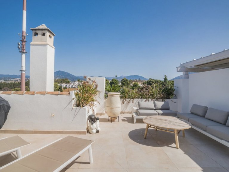 Takvåning med 8 sovrum - Nueva Andalucia 14