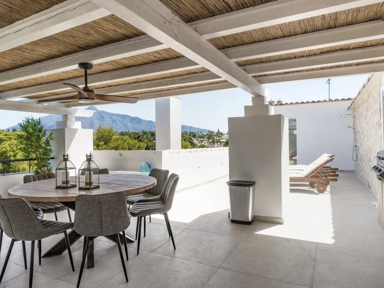 Takvåning med 8 sovrum - Nueva Andalucia 10