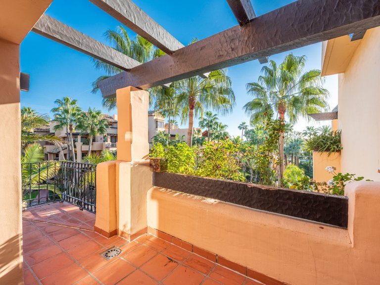 Renovated duplex penthouse next to the beach and amenities in San Pedro Alcántara 10