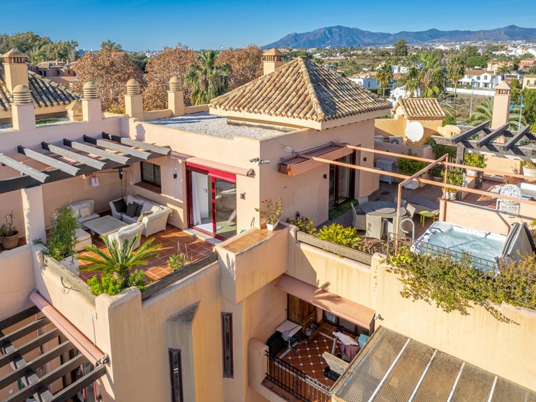 Renovated duplex penthouse next to the beach and amenities in San Pedro Alcántara 2