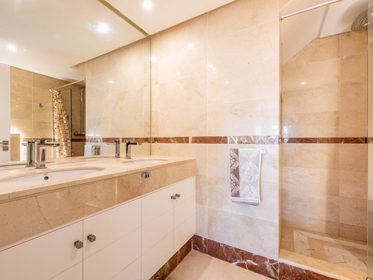 Renovated duplex penthouse next to the beach and amenities in San Pedro Alcántara 21