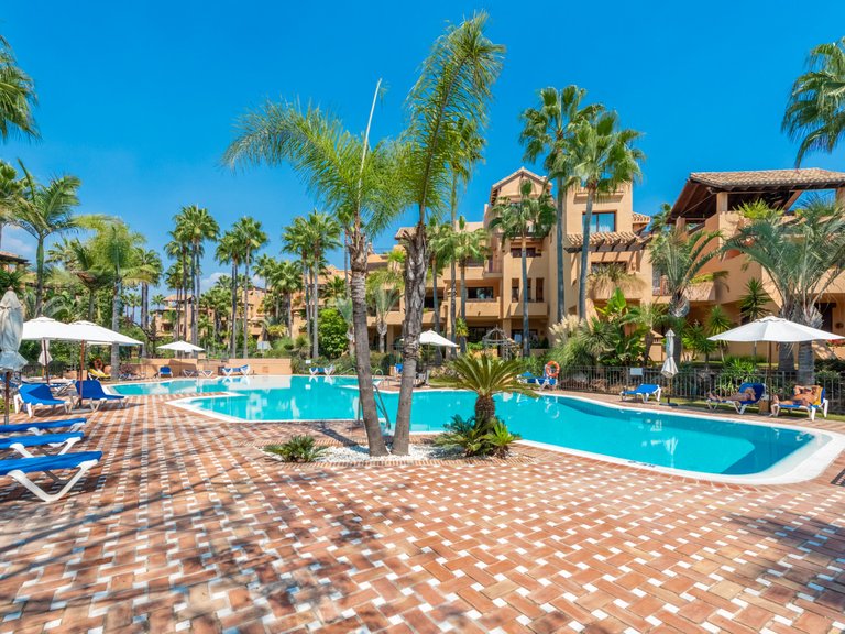 Renovated duplex penthouse next to the beach and amenities in San Pedro Alcántara 14