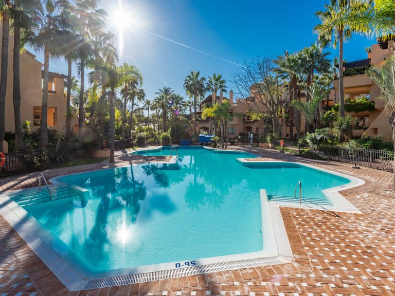 Renovated duplex penthouse next to the beach and amenities in San Pedro Alcántara 9