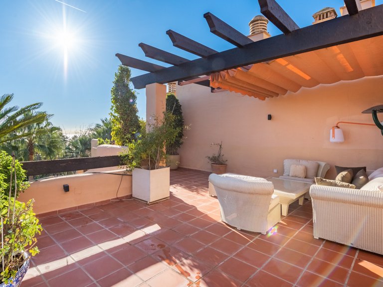 Renovated duplex penthouse next to the beach and amenities in San Pedro Alcántara 4