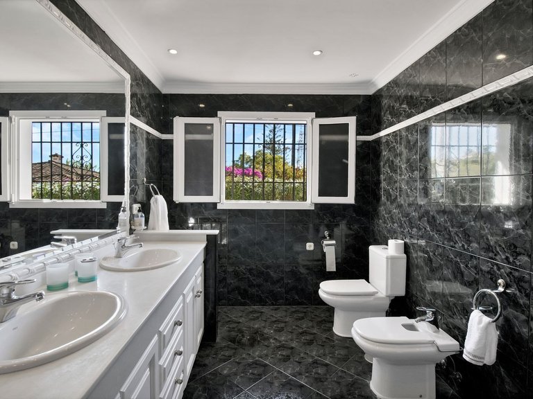 Detached Villa in San Pedro de Alcántara 24