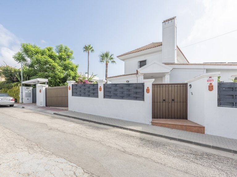 Chalet Independiente en venta San Pedro de Alcántara 32