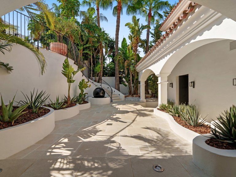 Villa for Sale in Nueva Andalucia Malaga 7