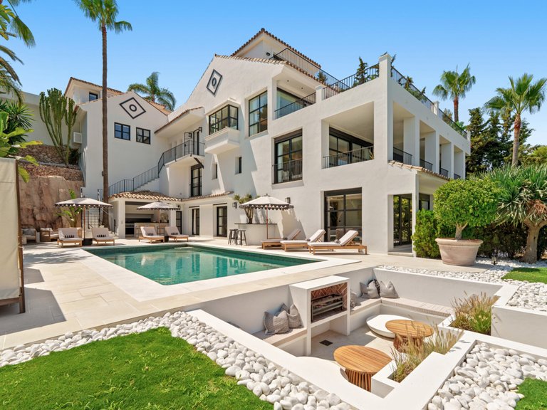 Villa for Sale in Nueva Andalucia Malaga 4