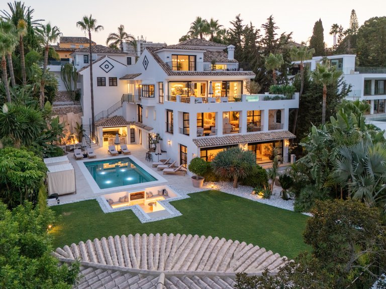 Villa for Sale in Nueva Andalucia Malaga 1