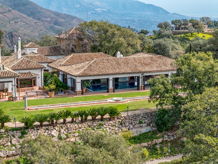Villa for Sale in Marbella Este Malaga 3