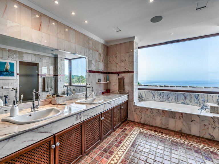 Villa for Sale in Marbella Este Malaga 33