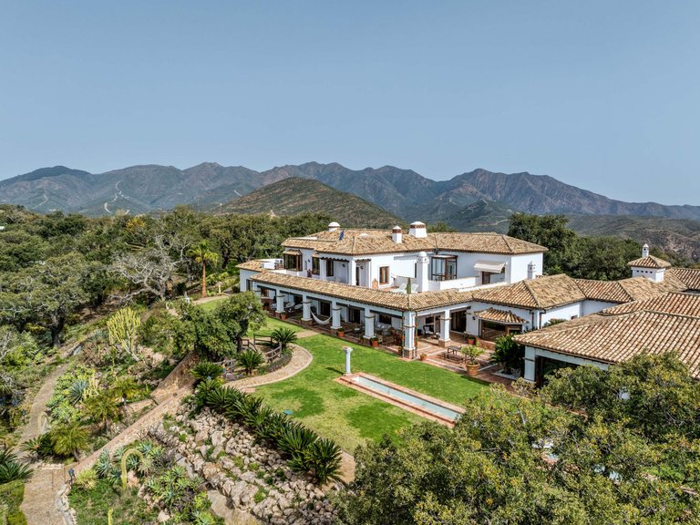 Villa for Sale in Marbella Este Malaga 15