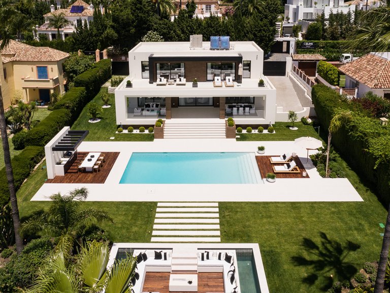 Villa for Sale in Nueva Andalucia Malaga 1