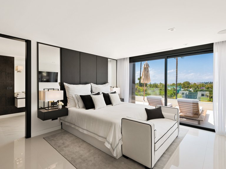 Villa for Sale in Nueva Andalucia Malaga 18