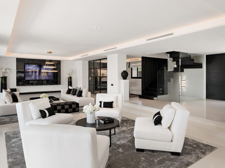 Villa for Sale in Nueva Andalucia Malaga 12