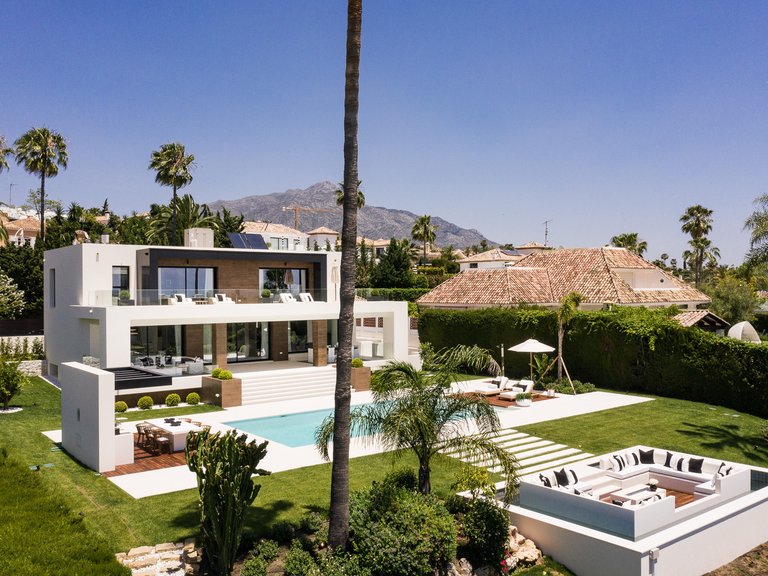 Villa for Sale in Nueva Andalucia Malaga 28