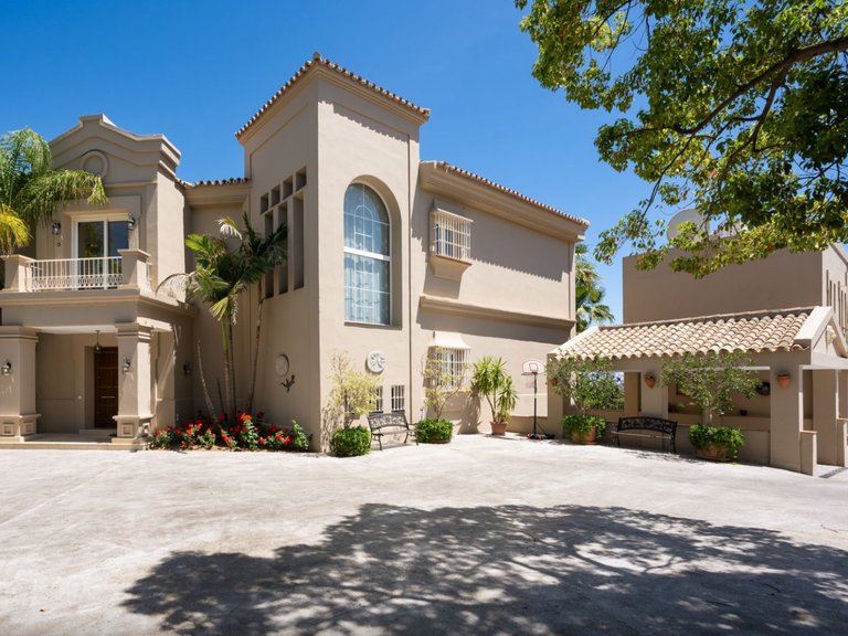 Villa for Sale in Nueva Andalucia Malaga 8