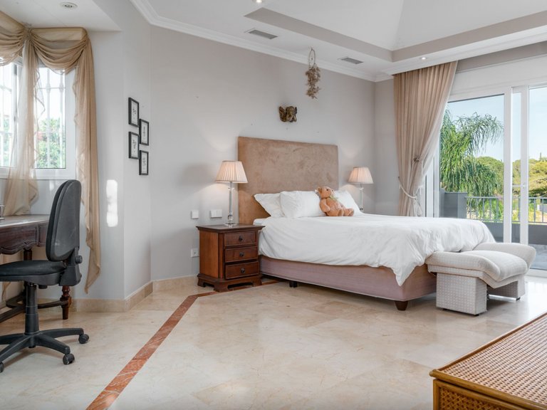 Villa for Sale in Nueva Andalucia Malaga 24