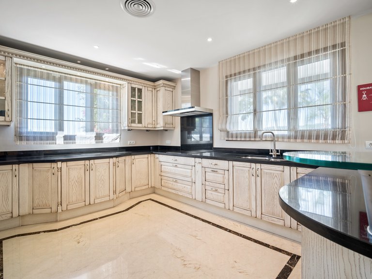 Villa for Sale in Benahavis Malaga 12