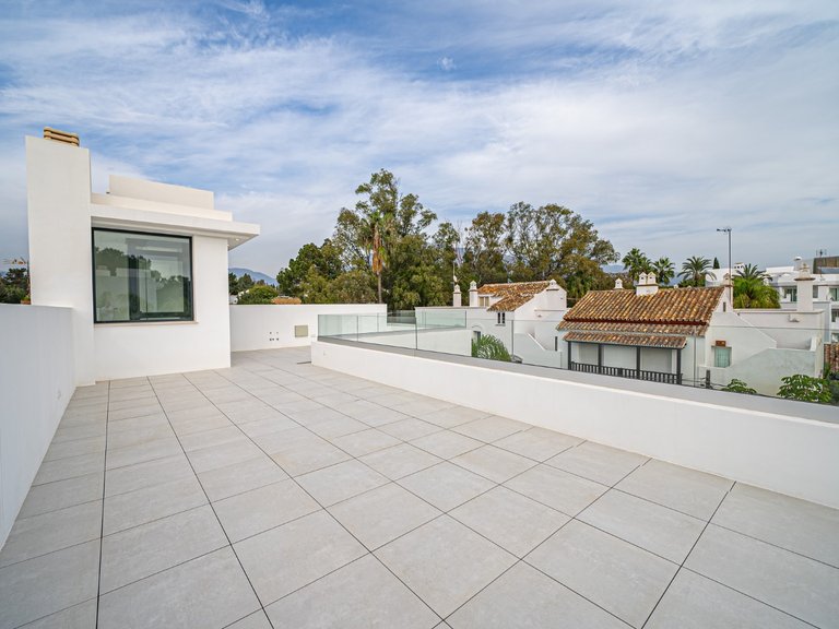 Villa for Sale in Marbella Golden Mile Malaga 26