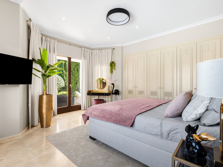 Villa for Sale in Benahavis Malaga 25