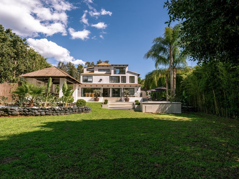 Villa for Sale in Nueva Andalucia Malaga 8