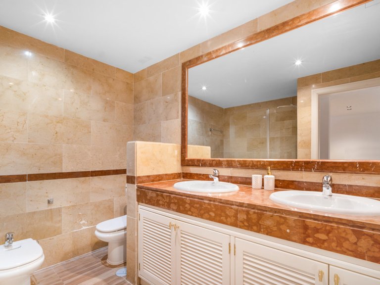 Apartment for Sale in Marbella Este Malaga 15