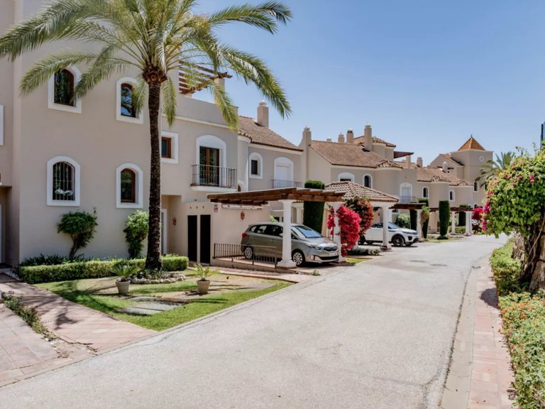 Town House for Sale in Estepona Malaga 1