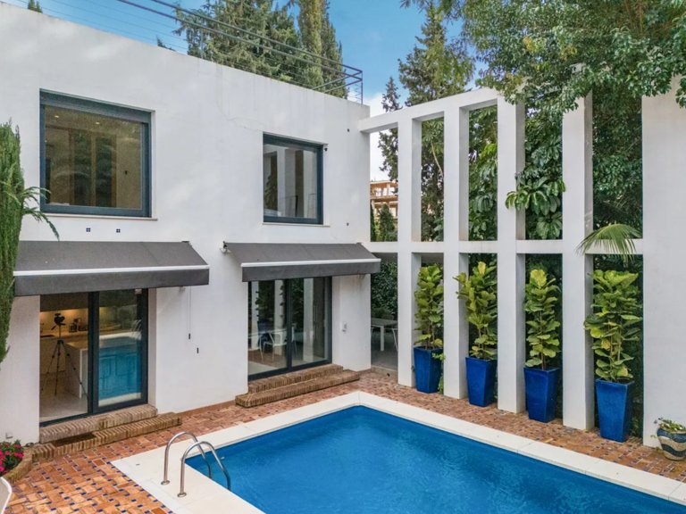 Villa for Sale in Nueva Andalucia Malaga 1