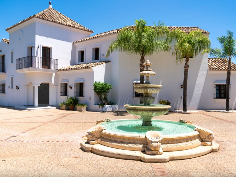 Villa for Sale in Estepona Malaga 4