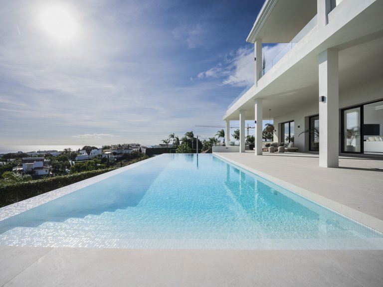 Villa for Sale in Benahavis Malaga 32