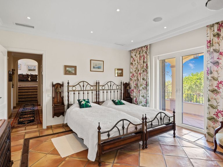 Villa for Sale in Benahavis Malaga 27